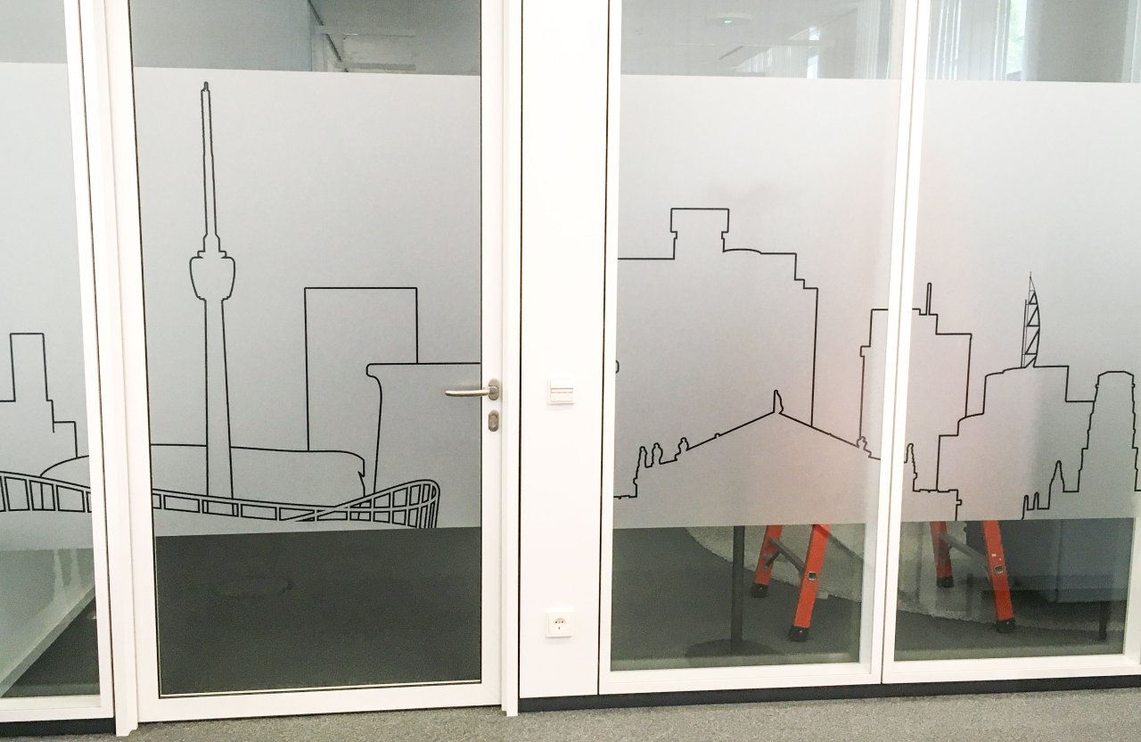 Gegenlaufschutzfolie mit Silhouette von Stuttgart.